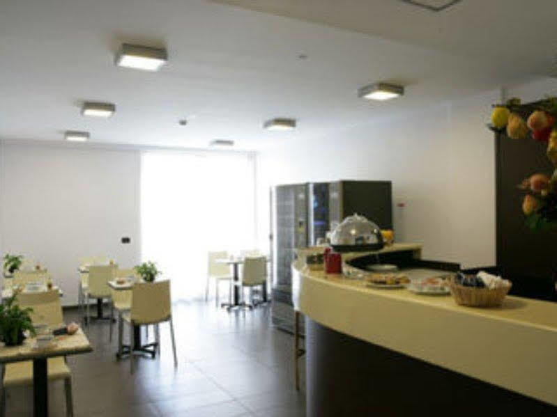Hotel Sporting Pomezia Exterior foto